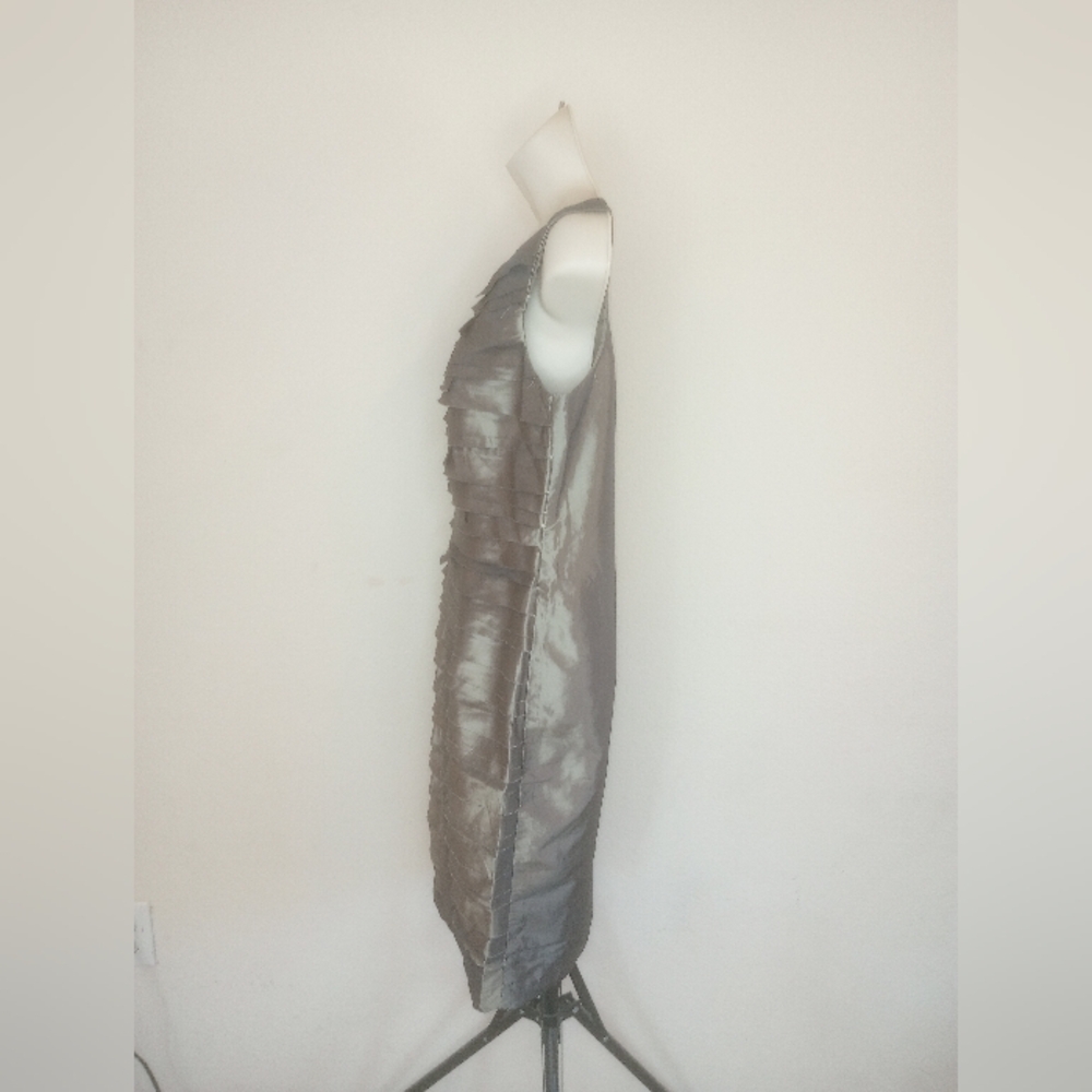 Elegant Sleeveless Dress in Metallic Gray London Time Petite 12P - Picture 6 of 10